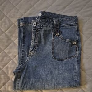 Cato Women's Light Wash Classic Cropped Jeans